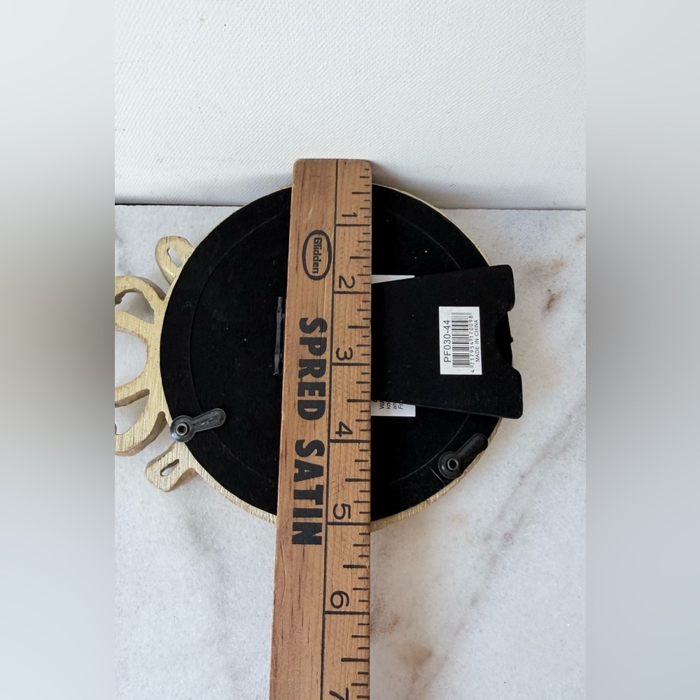 Gold Round Picture Frame ow accent - Picture 9 of 9